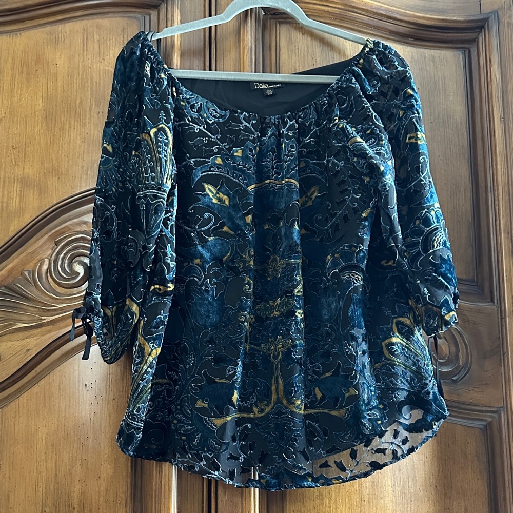 Dalia Elegant Navy and Gold Embossed Velvet Blouse size Medium